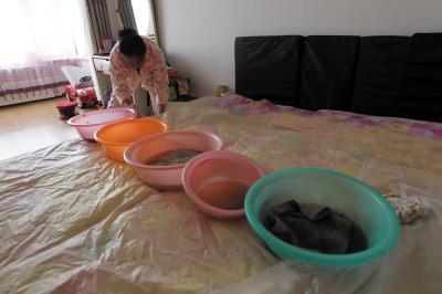 都昌楼上漏水，住户失联，小区没物管，业主维权难！律师来支招……